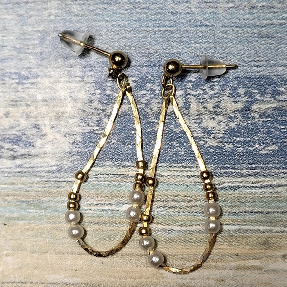 Elegant Gold and Pearl Jewelry Bundle - Picture 4 of 8